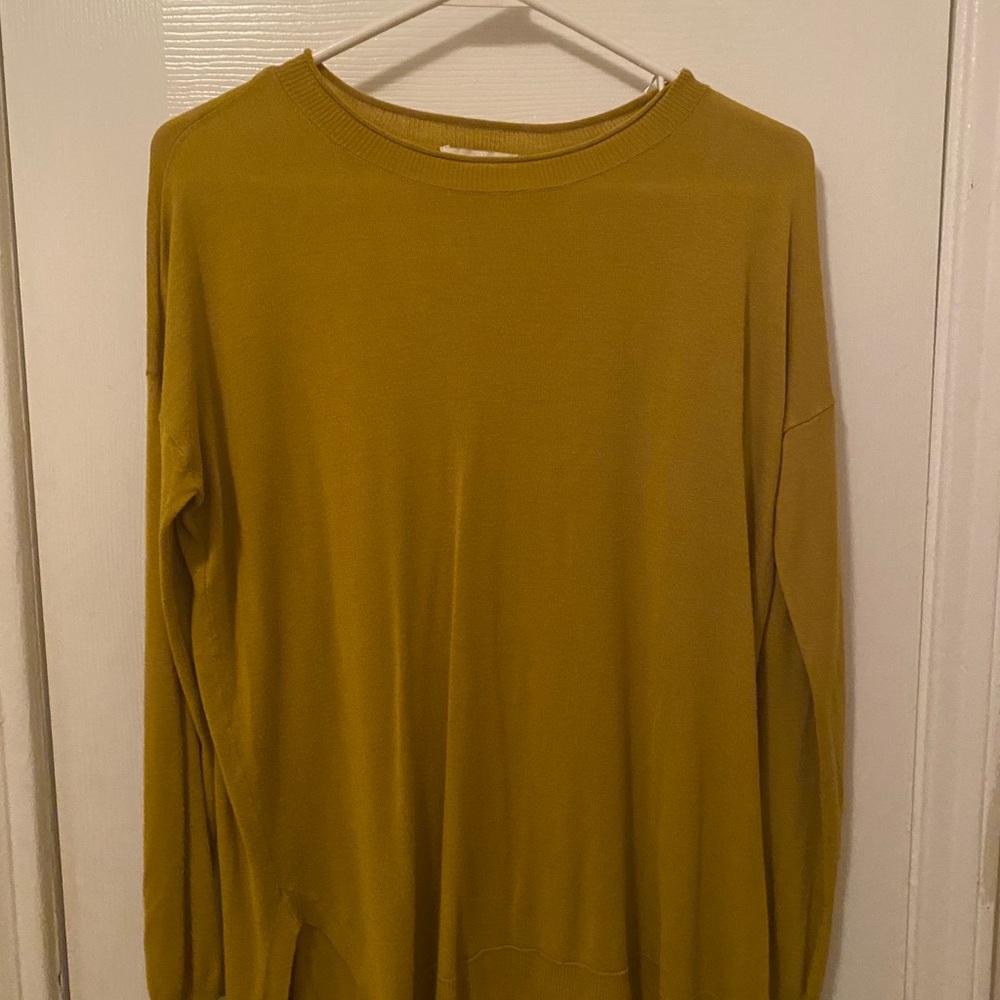Lightweight sweater